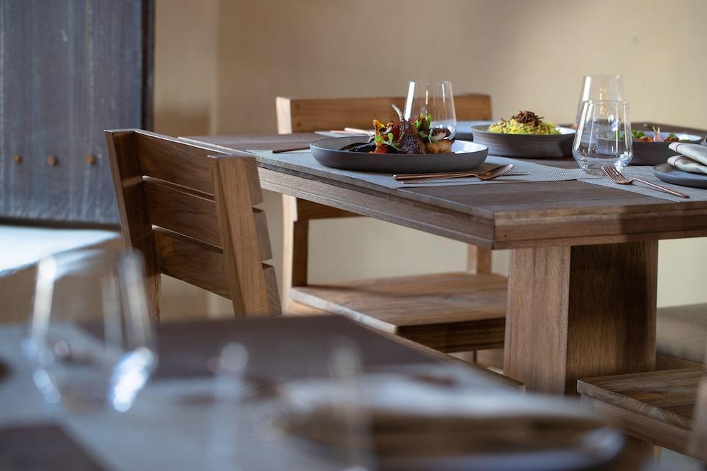 Al Seef Heritage Dubai, Curio Collection By Hilton Hotel